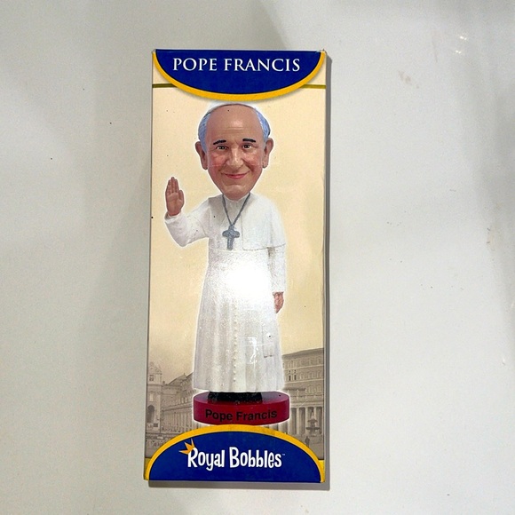 Royal Bobble Pope Francis - Picture 3 of 6